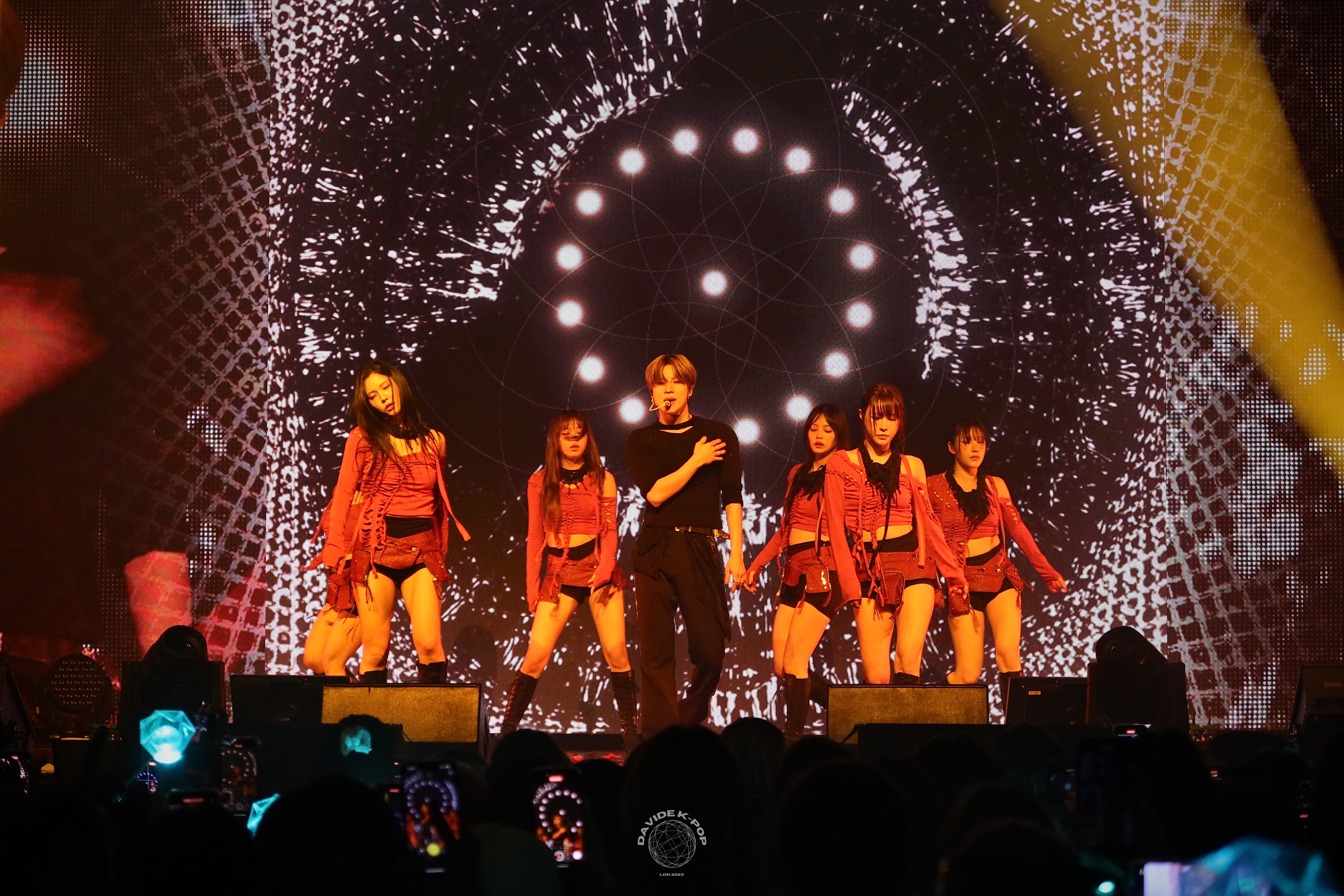 TAEMIN Ephemeral Gaze: A Reign of K-Pop Majesty – DAVIDE K-POP