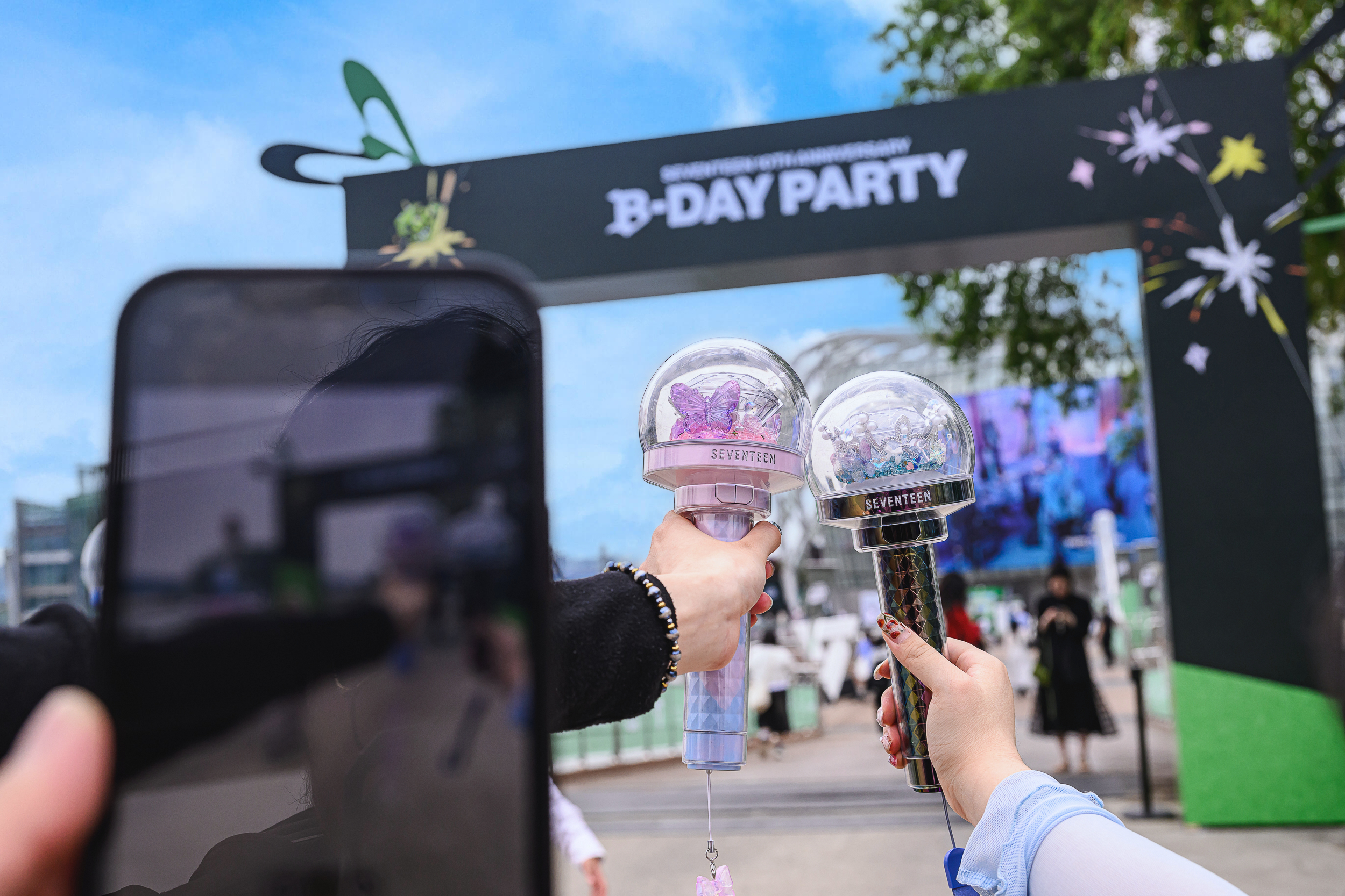 SEVENTEEN's 10th Anniversary: A “BURST” of Rebirth at Jamsu Bridge